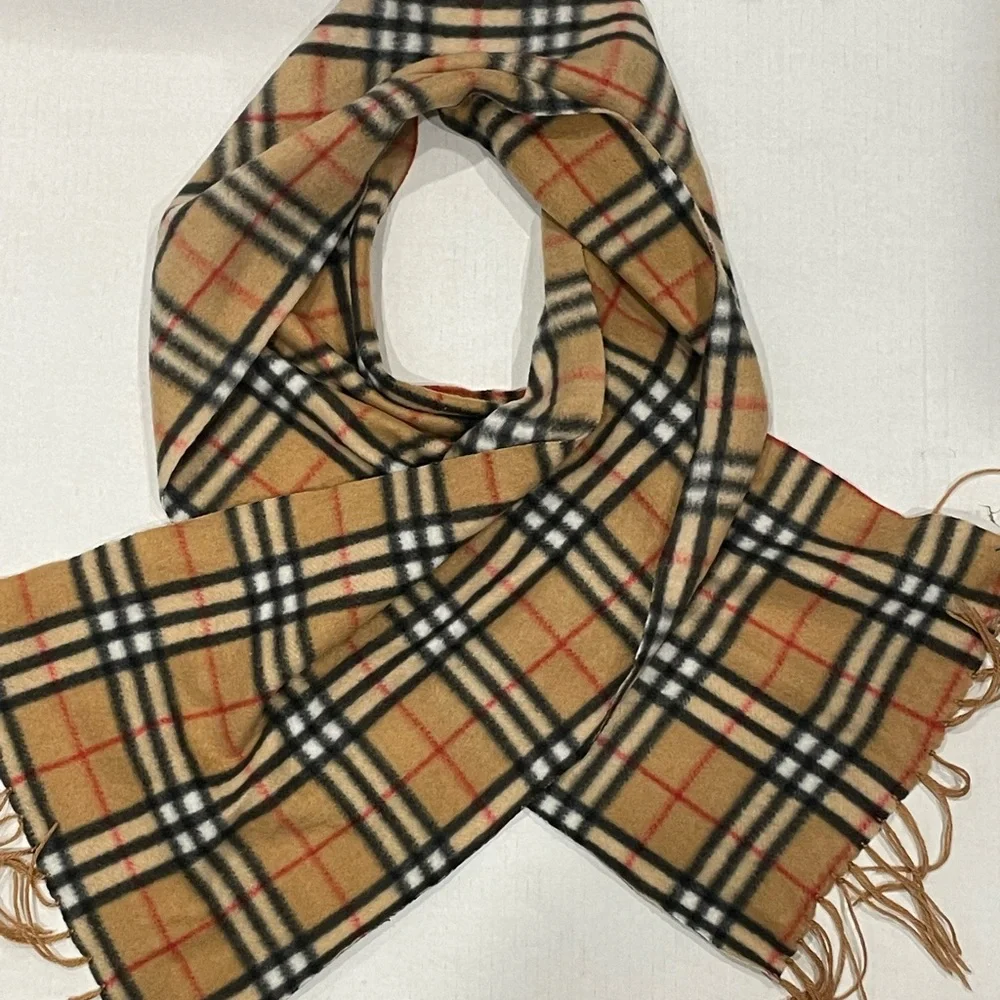 Famous Check Fleece Scarf Fringed - Picture 3 of 5